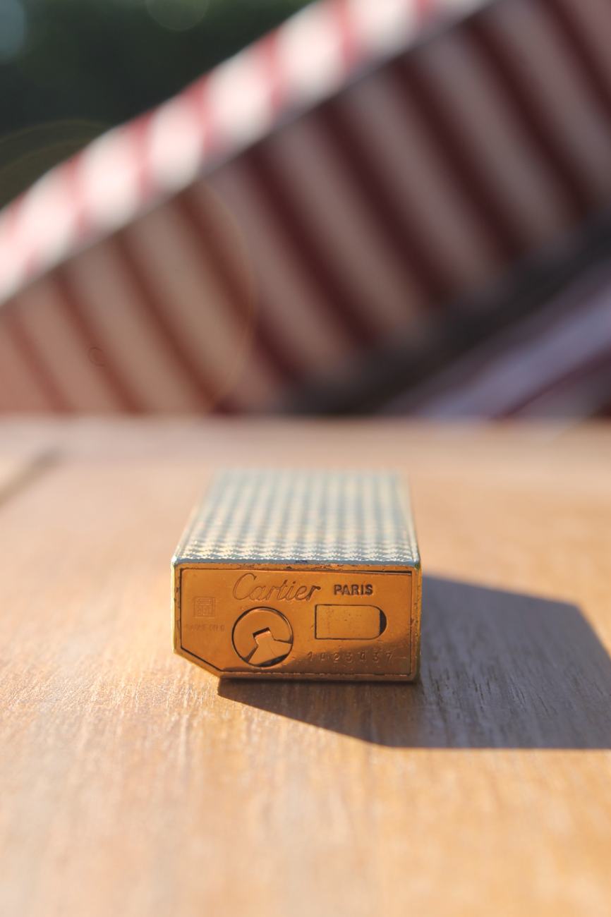 Base of the Cartier lighter stamped Cartier Paris, plaqué or G, with serial number